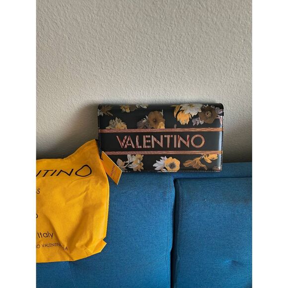 Nwt big Valentino clutch - Picture 1 of 6